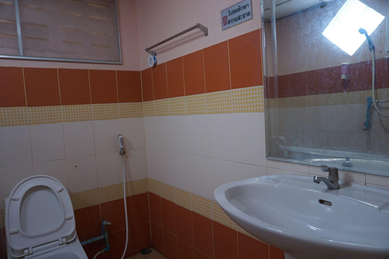 Bathroom 3, Wanghin Bungalow Donsak, Don Sak