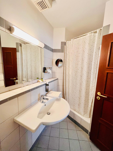 Bathroom 3, Hotel Hoepfner Burghof, Karlsruhe