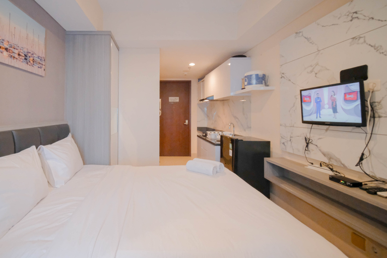 Bedroom 3, Compact and Comfortable Living Studio at Grand Sungkono Lagoon Apartment By Travelio, Surabaya