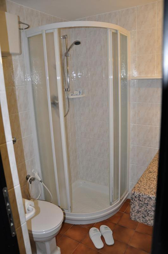 Bathroom 3, Hotel Bristol, Pisa