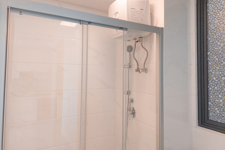 Bathroom 5, Good Choice and Comfy 2BR Sky House BSD Apartment By Travelio, South Tangerang