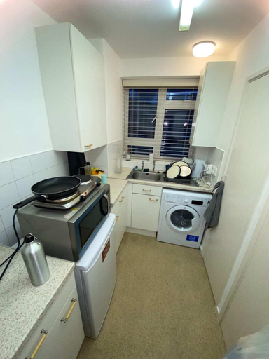 Others 5, Cosy Studio Flat - 12 Mins to British Museum!, London
