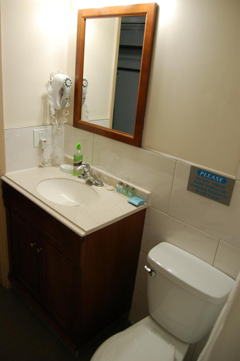 Bathroom 2, Rest Inn, Kitimat-Stikine