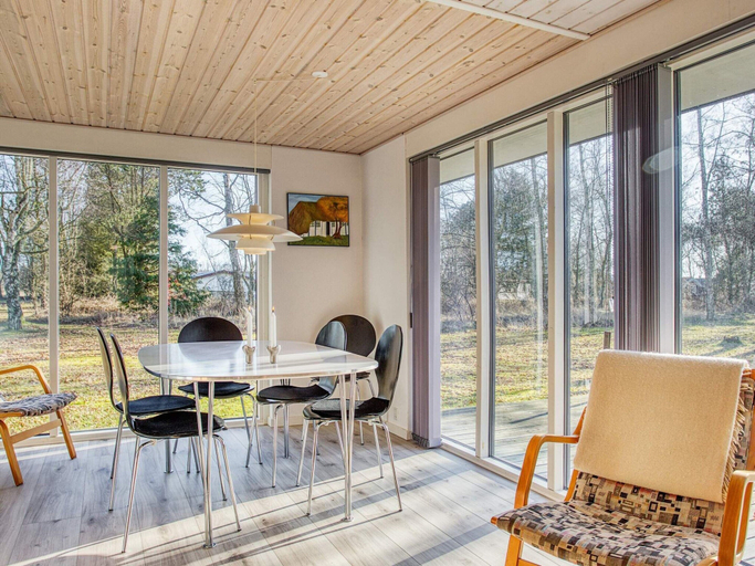 Dining 4, 6 Person Holiday Home in Laeso, Læsø