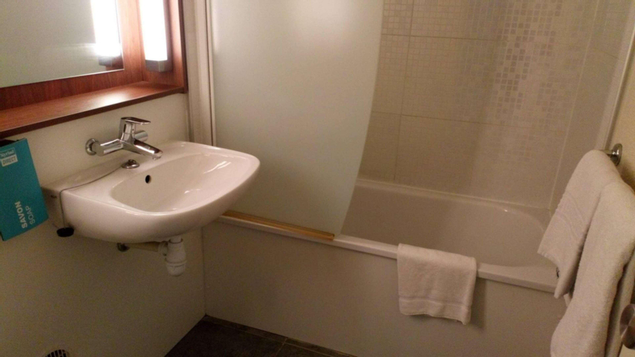 Bathroom 13