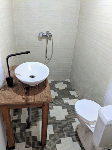 Bathroom, Nosy-Borah Holidays, Analanjirofo