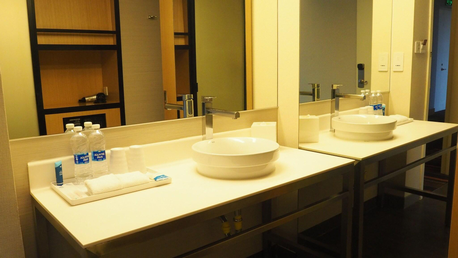 Bathroom 19
