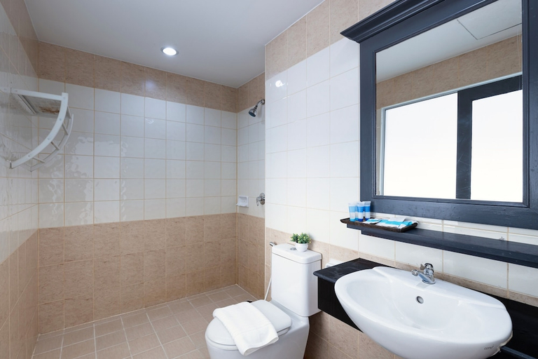 Bathroom 3, Hotel Baya Patong Beach, Phuket Island