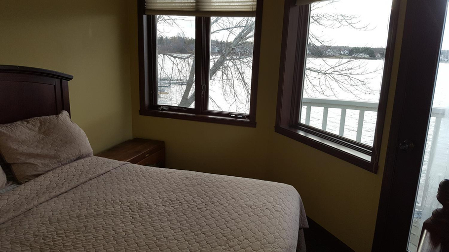 Bedroom 2, Snug Harbor Inn, Door