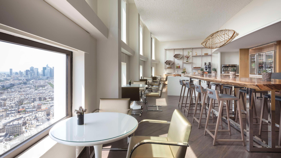 Restaurant 12