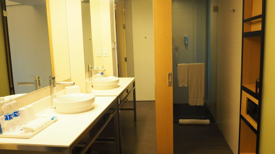 Bathroom 15