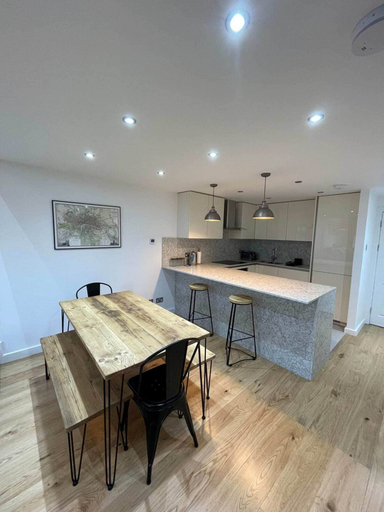 Others 5, Stunning 3BD Maisonette W/balcony - Old Street!, London