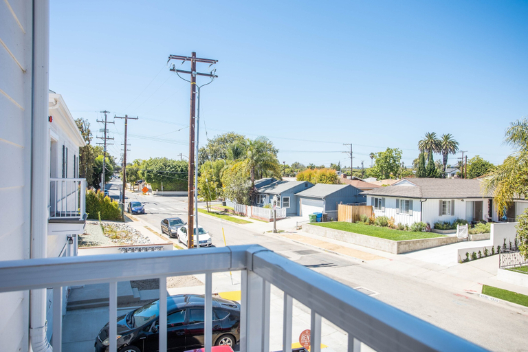 Others 5, Ince by Avantstay 100 Meters to Amazon Studios, Los Angeles