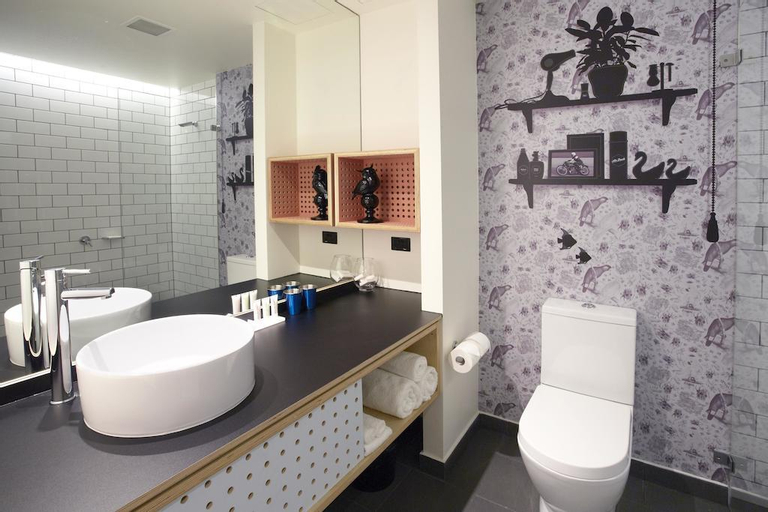 Bathroom 18