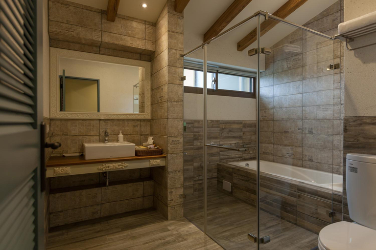 Bathroom 2, Charmole, Yilan