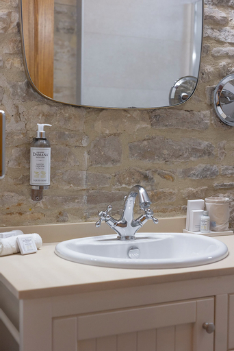Bathroom 4