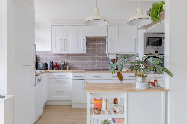 Others 5, Scandi-style 2BD Maisonette W/garden Brick Lane!, London