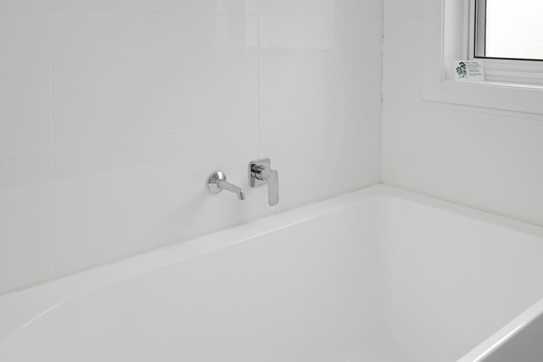 Bathroom 2, Hive Hotel, Eurobodalla