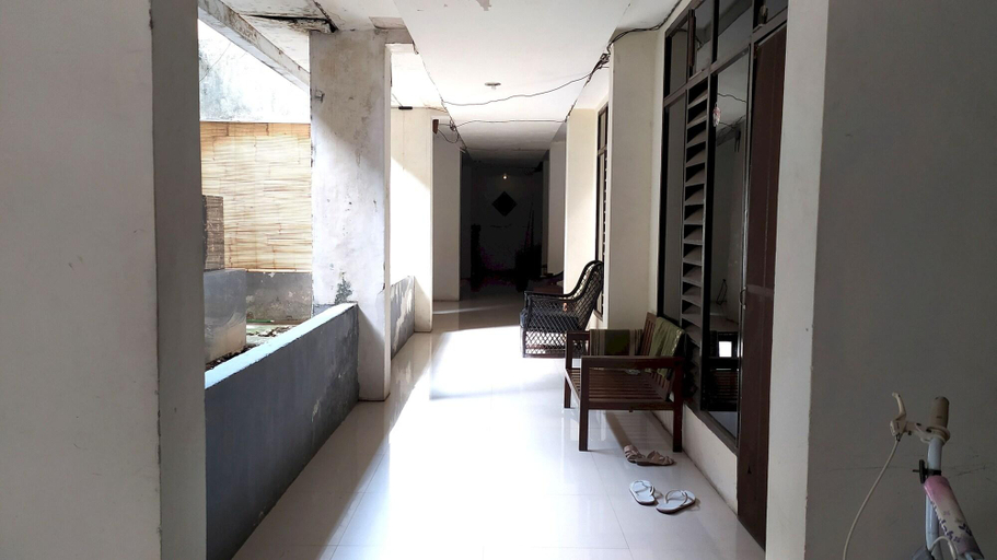 Exterior & Views 5, Batu Putih Homestay, Makassar