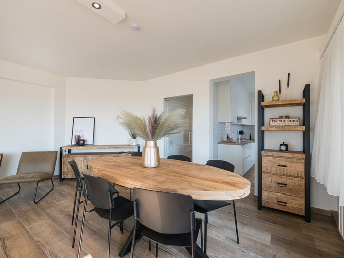 Dining 4, Corner Apartment With Phenomenal sea View, West-Vlaanderen