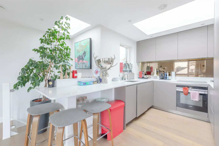Others 4, Sleek & Spacious 2BD Flat - Clapham, London