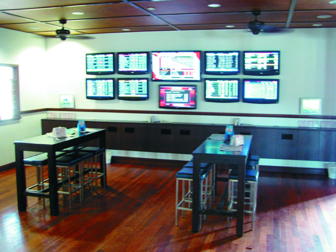 Food & Drinks 5, Merinda Village Hotel, Bowen