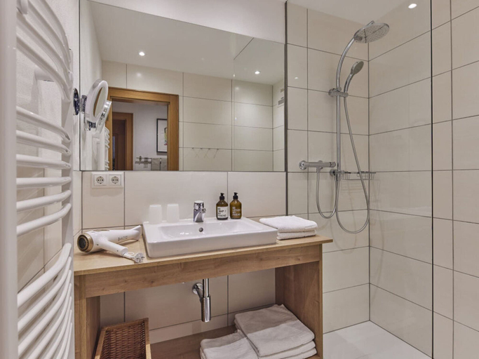 Bathroom 4, Holiday Apartment The Neuhaus, Hallein