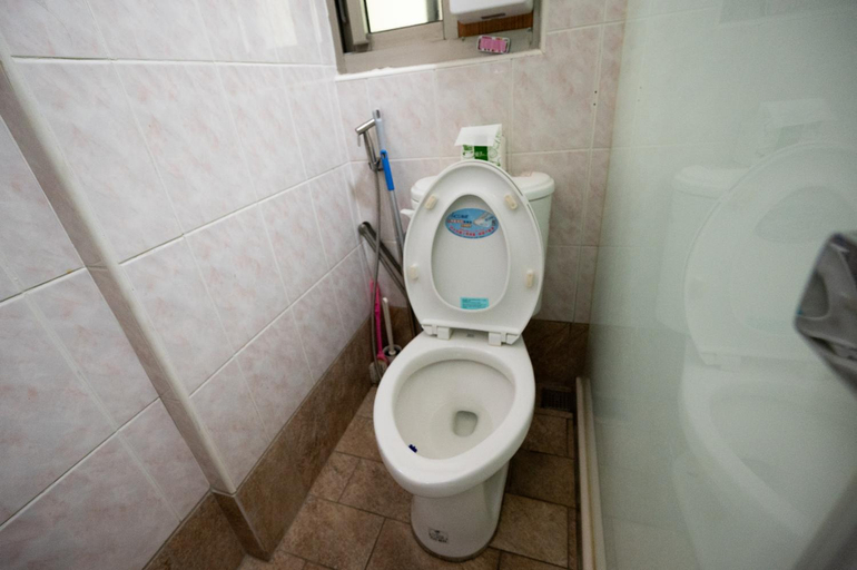 Bathroom 5, Carlos Backpacker, Chiayi County