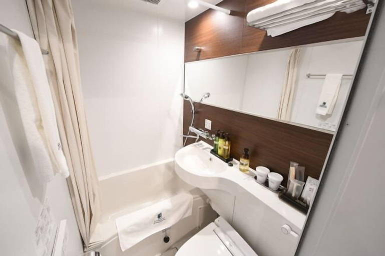 Bathroom 7