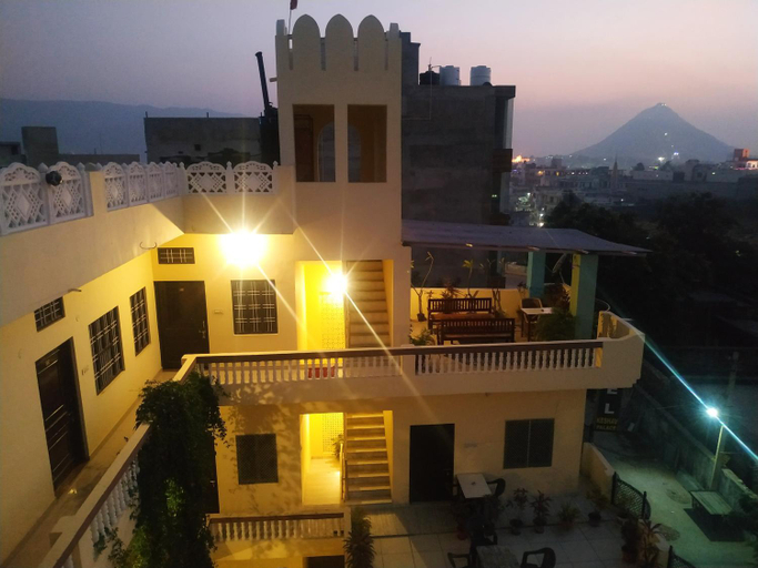 Exterior & Views