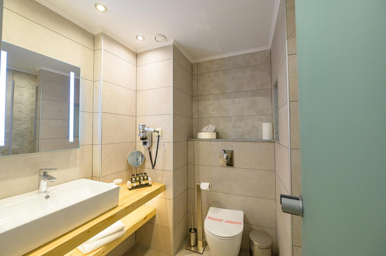 Bathroom 5, Europa Olympia, West Greece