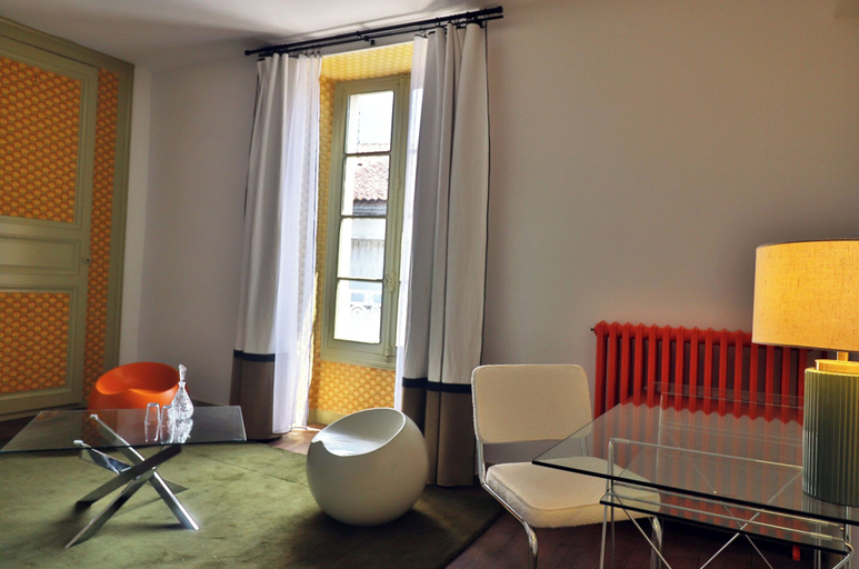 Others 5, Le25 Parahotellerie, Charente