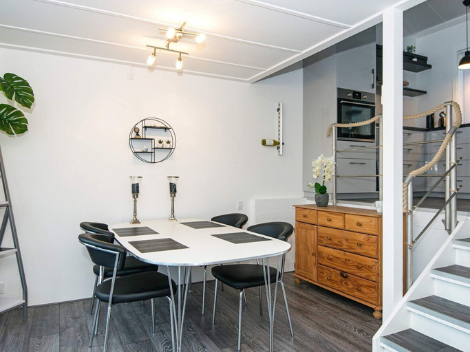 Dining 2, 4 Person Holiday Park Home in Ebeltoft, Syddjurs