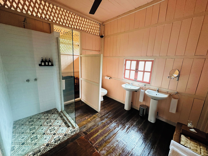 Bathroom 22