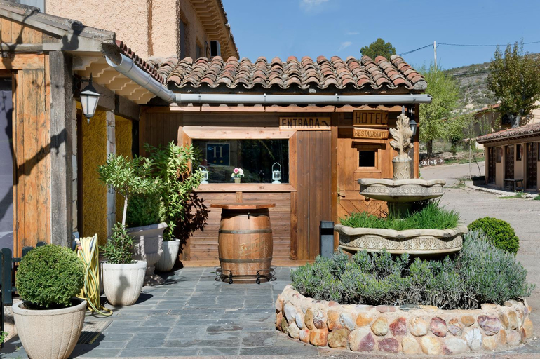 Exterior & Views
