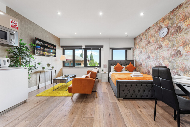 Others 5, Hayes Haven - Charming 1 Bedroom Apartment, London