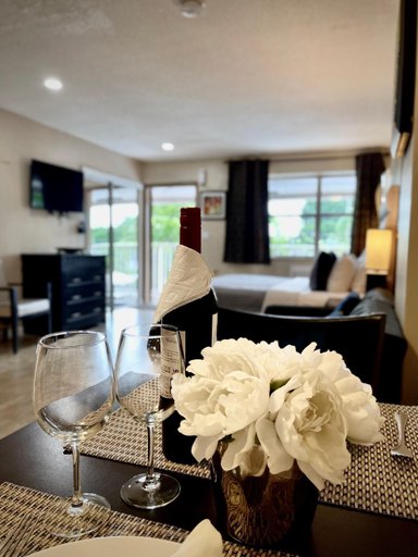 Food & Drinks 5, Sheridan Suites Apartments, Broward
