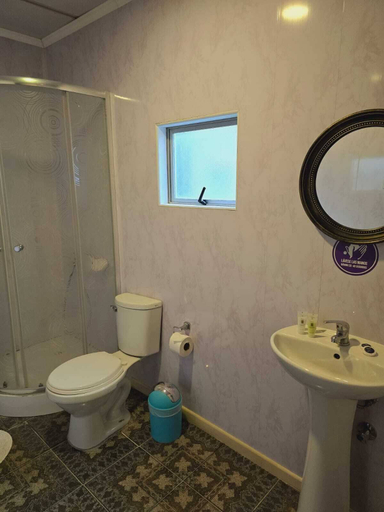Bathroom 4, arte brisa hostal boutique, Última Esperanza