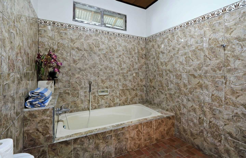 Bathroom 11