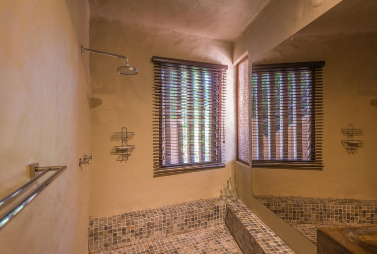 Bathroom 3, Tequila Moon, Eden