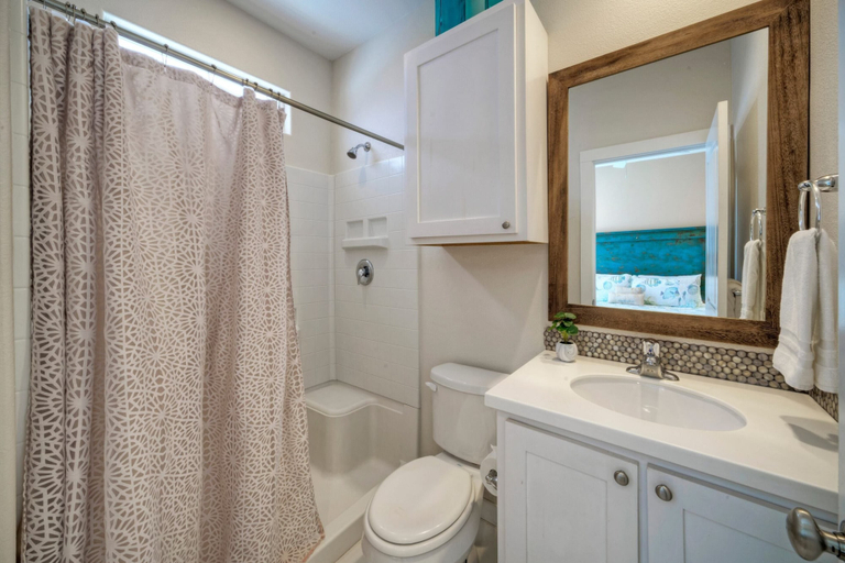 Bathroom 3, Purple Pelican by Avantstay Waterfront Oasis, Nueces