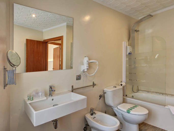 Bathroom 3, Hotel Los Angeles, Girona