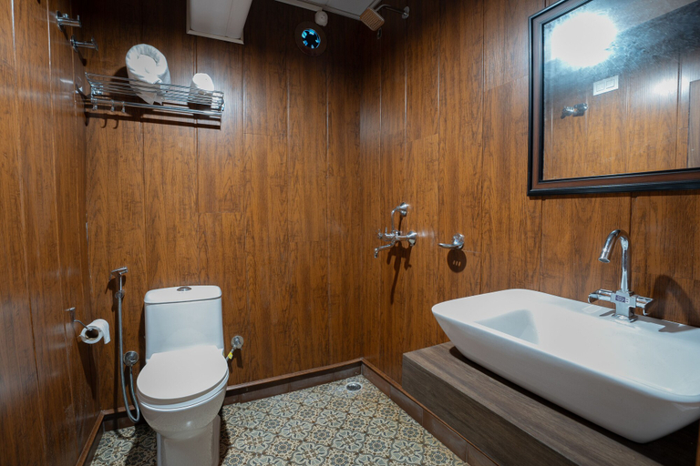 Bathroom 5, Poshtel Meghma, Mechi