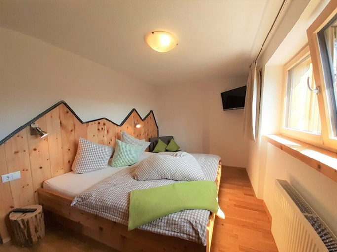 Room 2, the Veitenhof Comfortable Holiday Residence, Imst