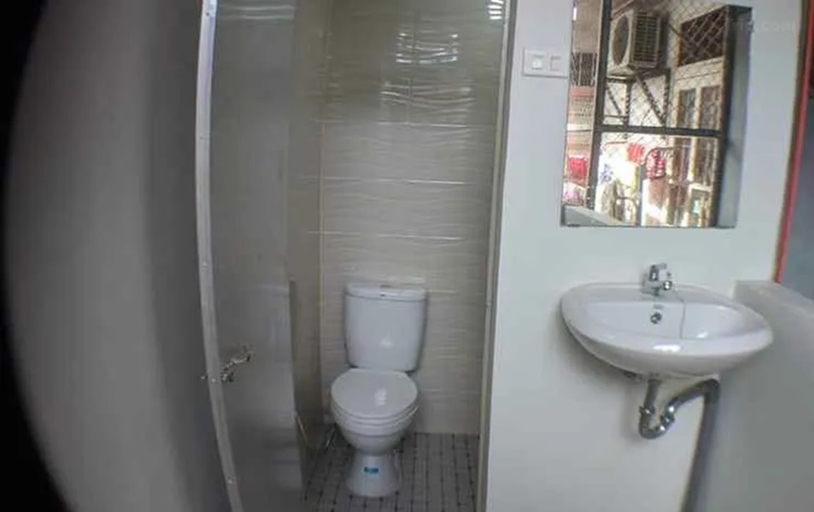 Bathroom, Haruka Guest House, Singkawang