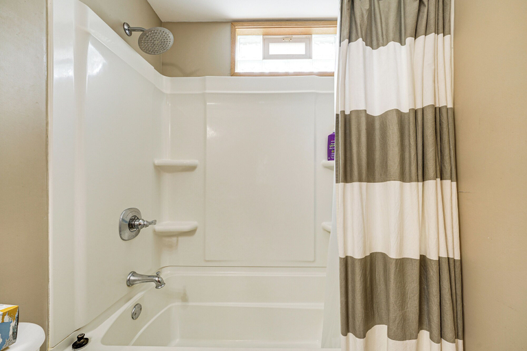 Bathroom 4, Manistee Home w/ Fire Pit ~ 2 Mi to Beach!, Manistee