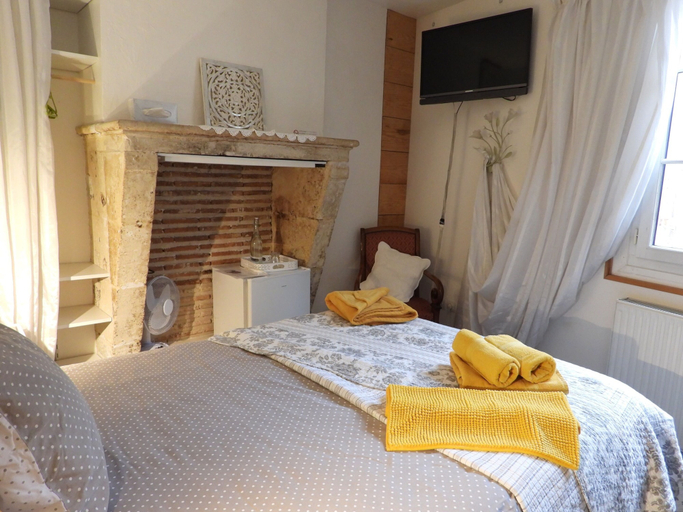 Bedroom 2, B&B Le Miroir aux Fées, Gironde