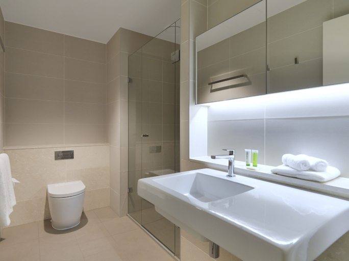 Bathroom 5, Wyndham Hotel Melbourne, Melbourne
