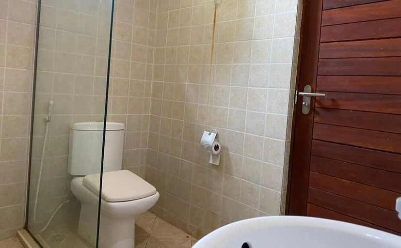 Bathroom 3, Salt Garden Inn, Kinondoni