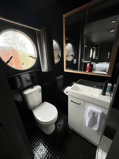 Bathroom 4
